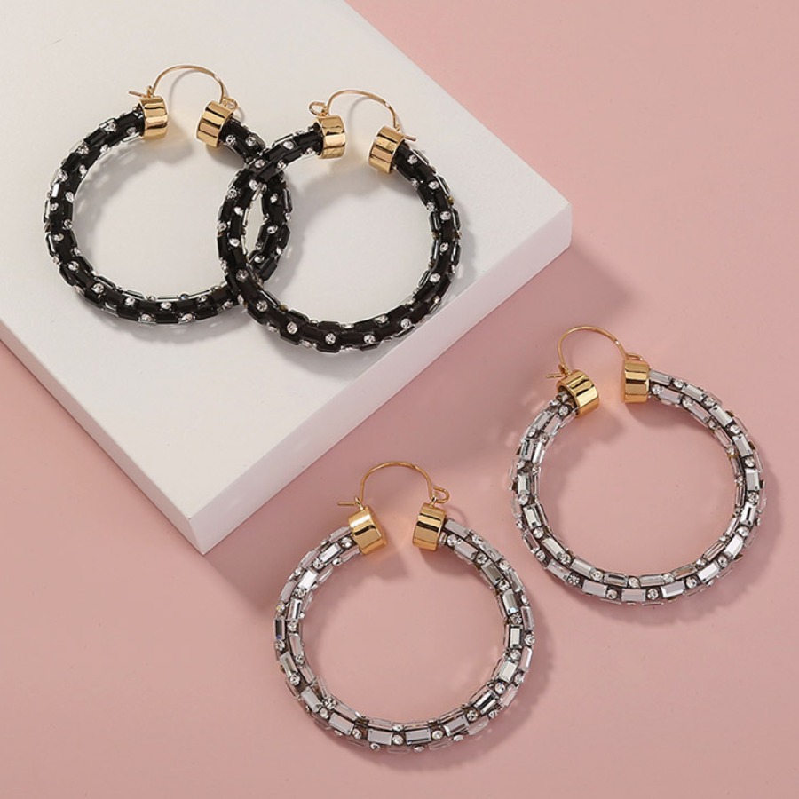 

Lovely 2-pair Street C-shaped Black And White Earring