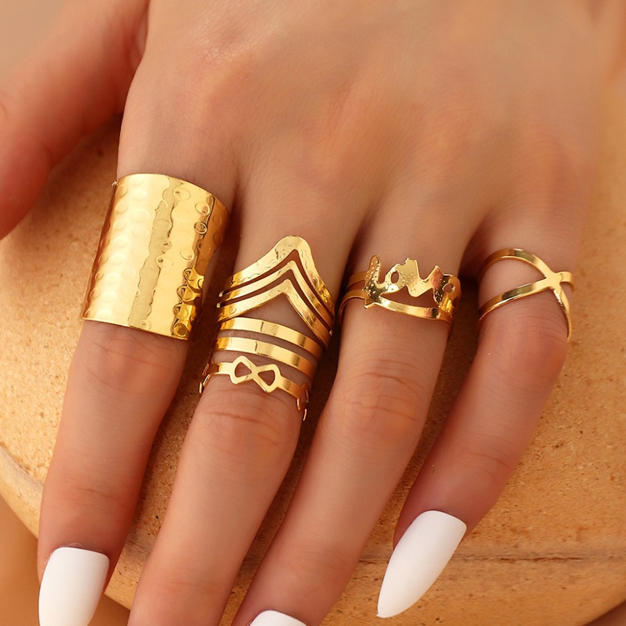 

LW Casual Hollow-out Crown Gold Ring