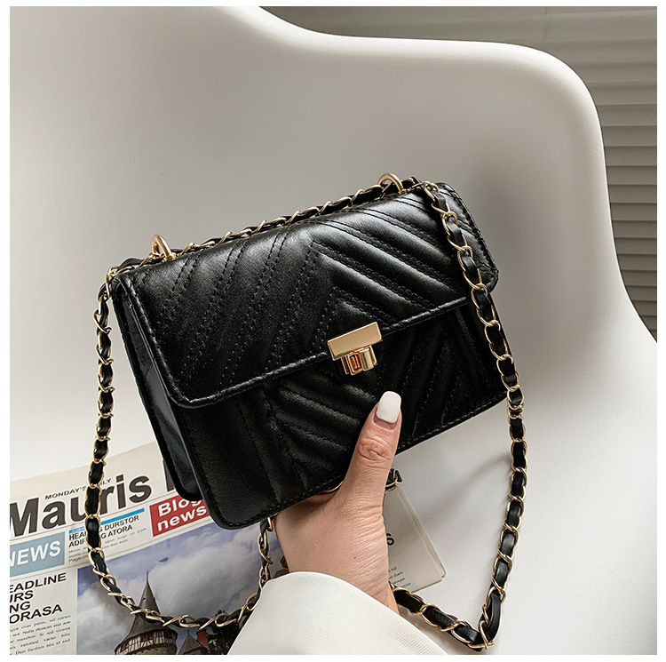 

Lovely Casual Chain Strap Black Shoulder Bag