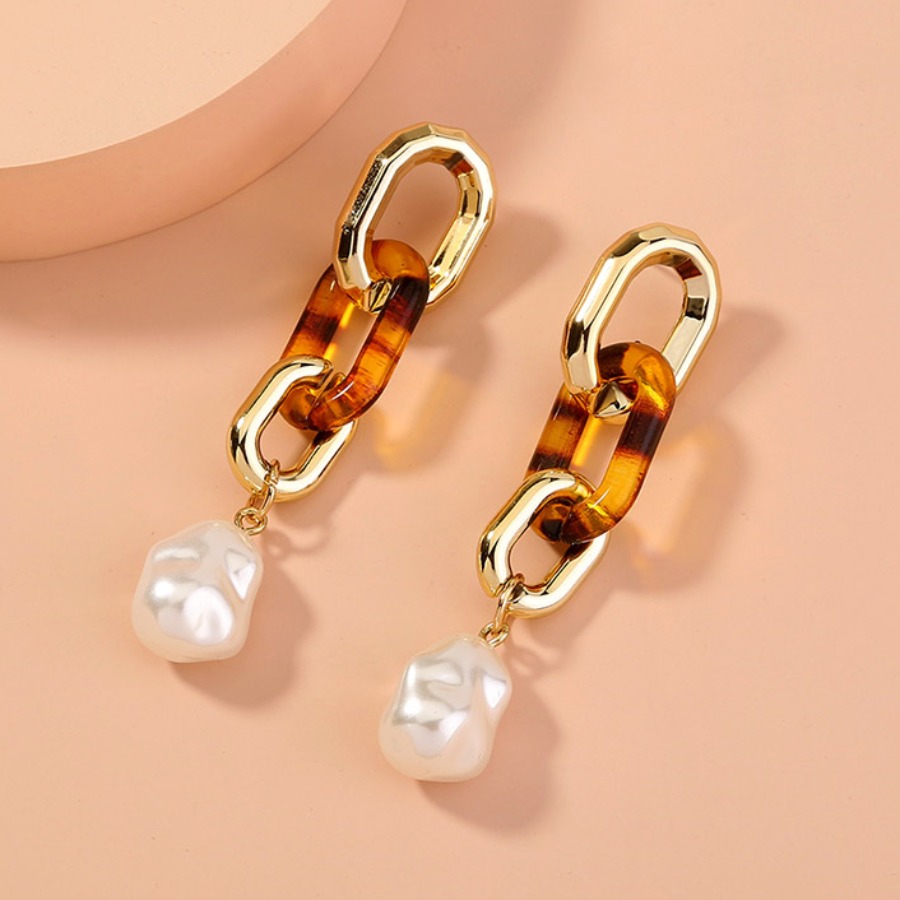 

Lovely Street Pearl Decoration Gold Earring