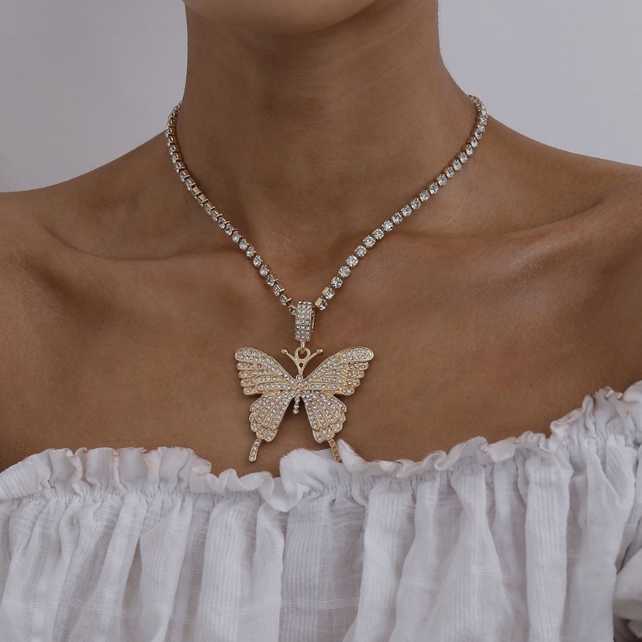 

LW Casual Pearl Butterfly Decoration Gold Necklace