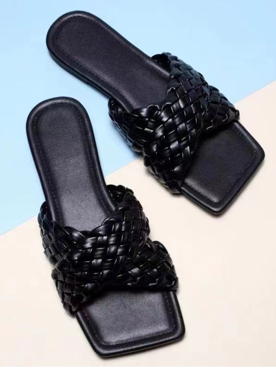 

Lovely Casual Braided Black Slippers