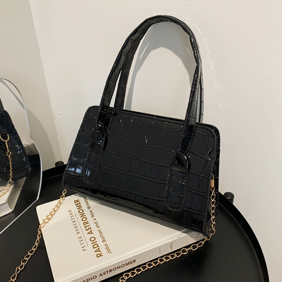

Lovely Casual Geometric Print Chain Decoration Black Handbag