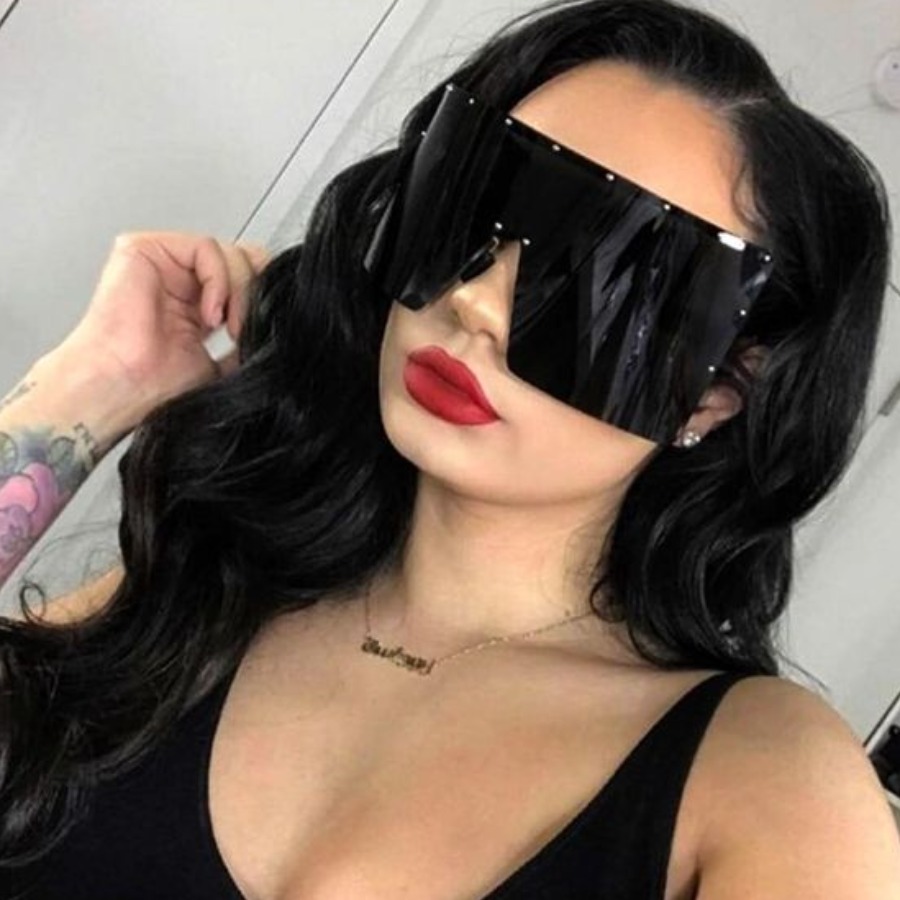 

LW Face-shielding Sunglasses, Black