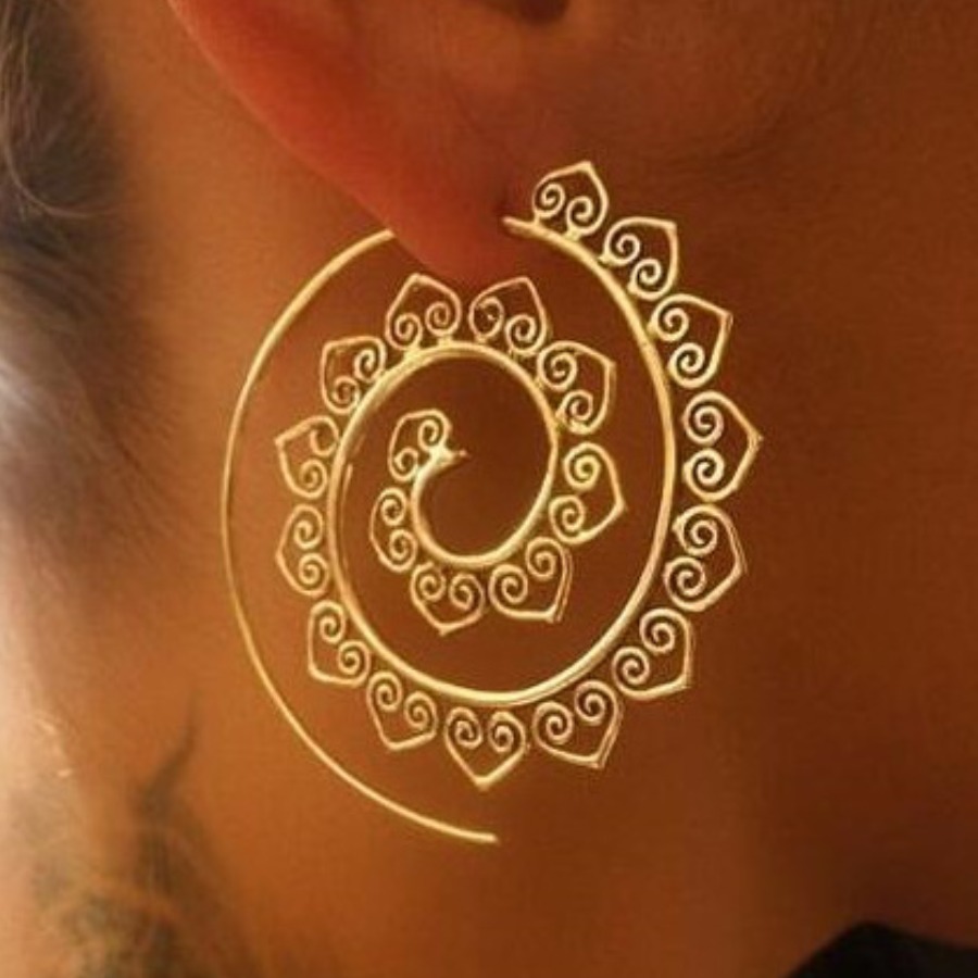 

Lovely Geometric Oval Spiral Earring, Gold