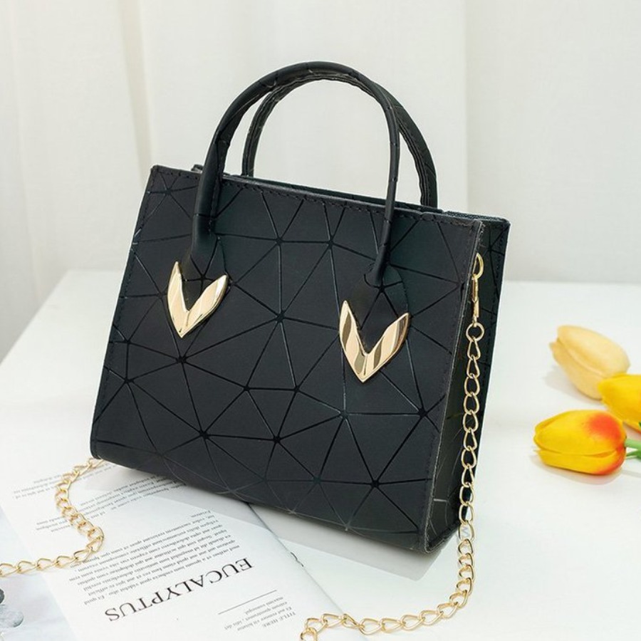 

LW Geometric Decoration Chain Strap Messenger Bag, Black