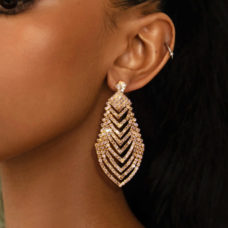 

LW Crystal Hollow-out Earring, Gold