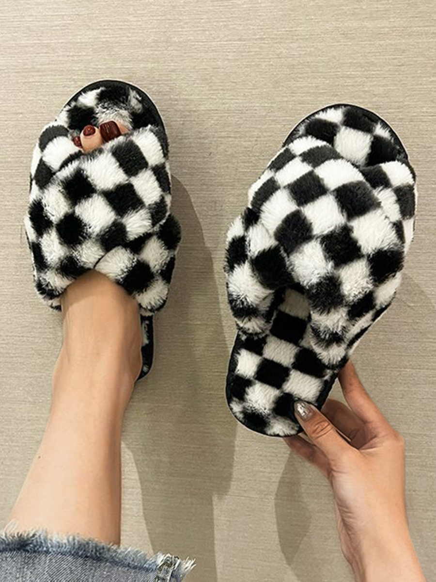 

LW Plaid Pattern Plush Slippers, Black and white