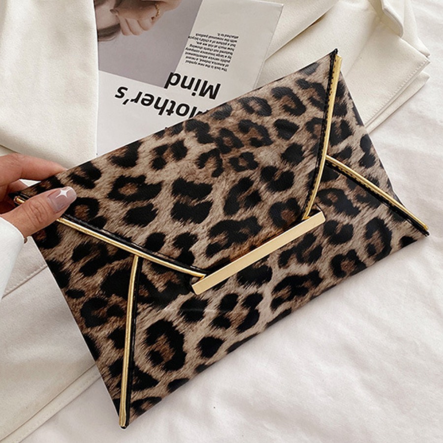 

LW Leopard Print Clutch Bag