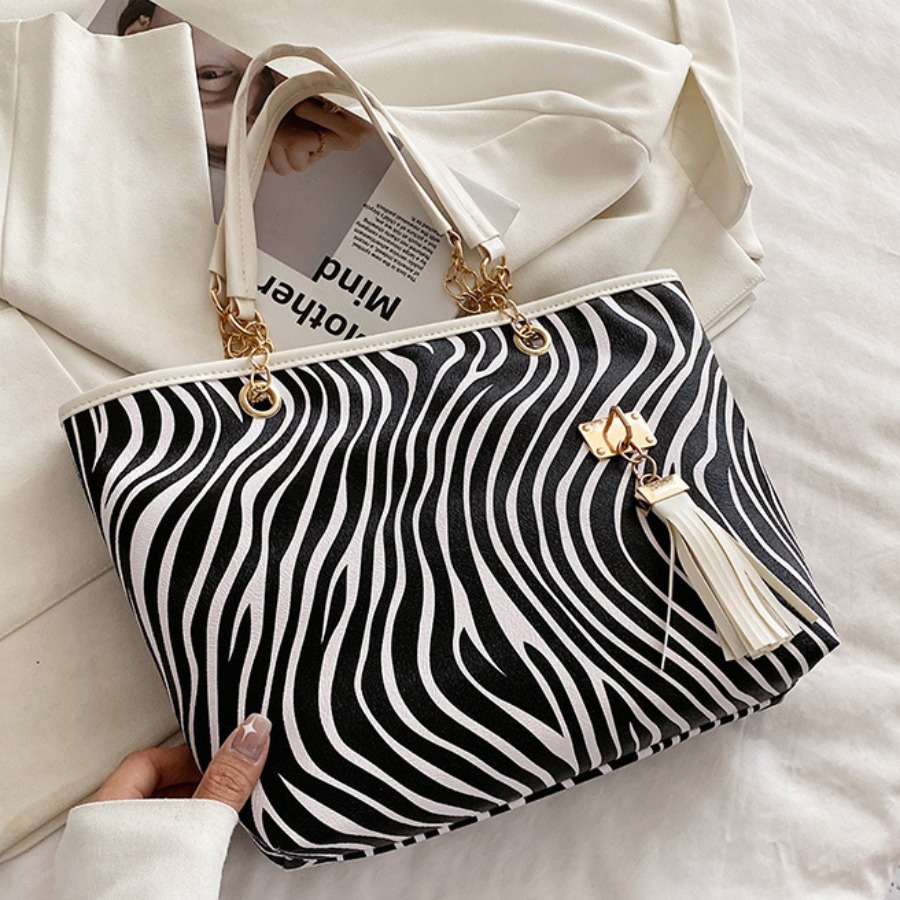 

LW Zebra Striped Chain Decoration Messenger Bag, Black and white