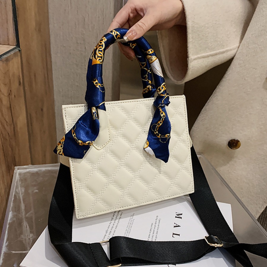 

LW Plaid Pattern Scarf Decoration Messenger Bag, White