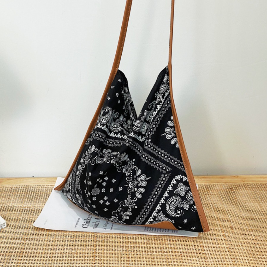 

LW Cashew Print Shoulder Bag, Black