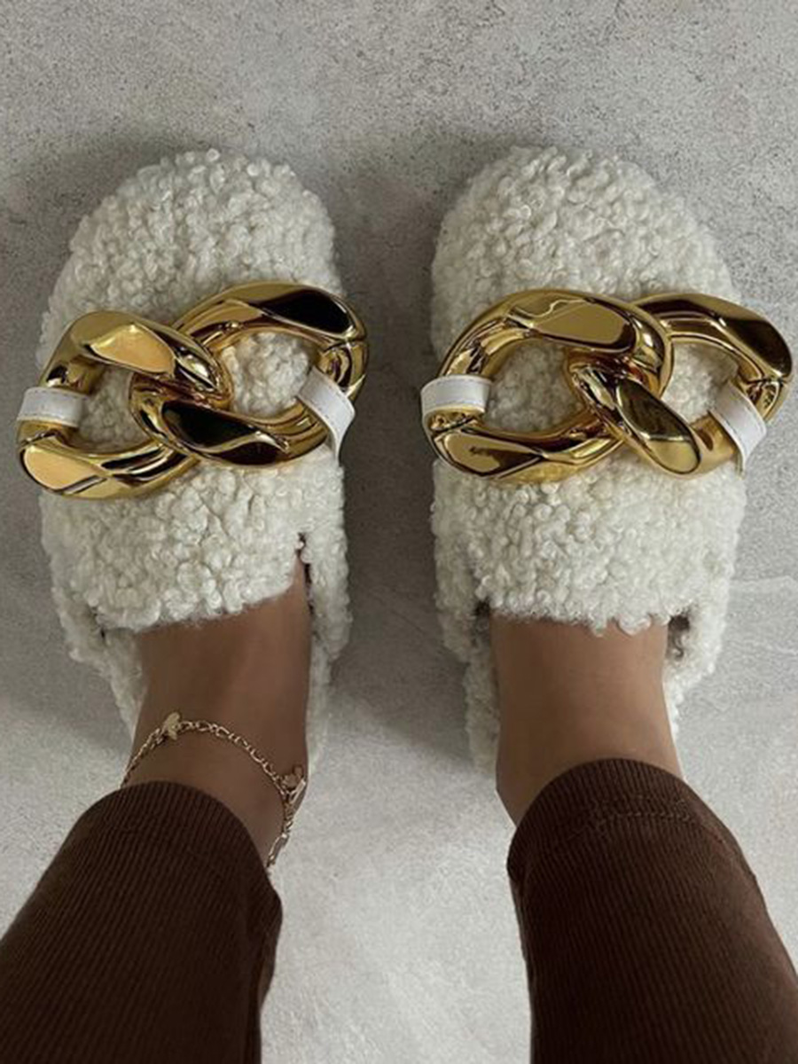 

LW Chain Decoration Plush Slippers, White