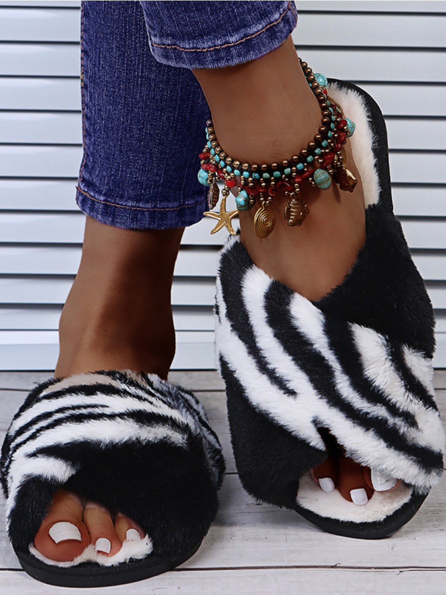 

LW Zebra Striped Plush Slippers, Black