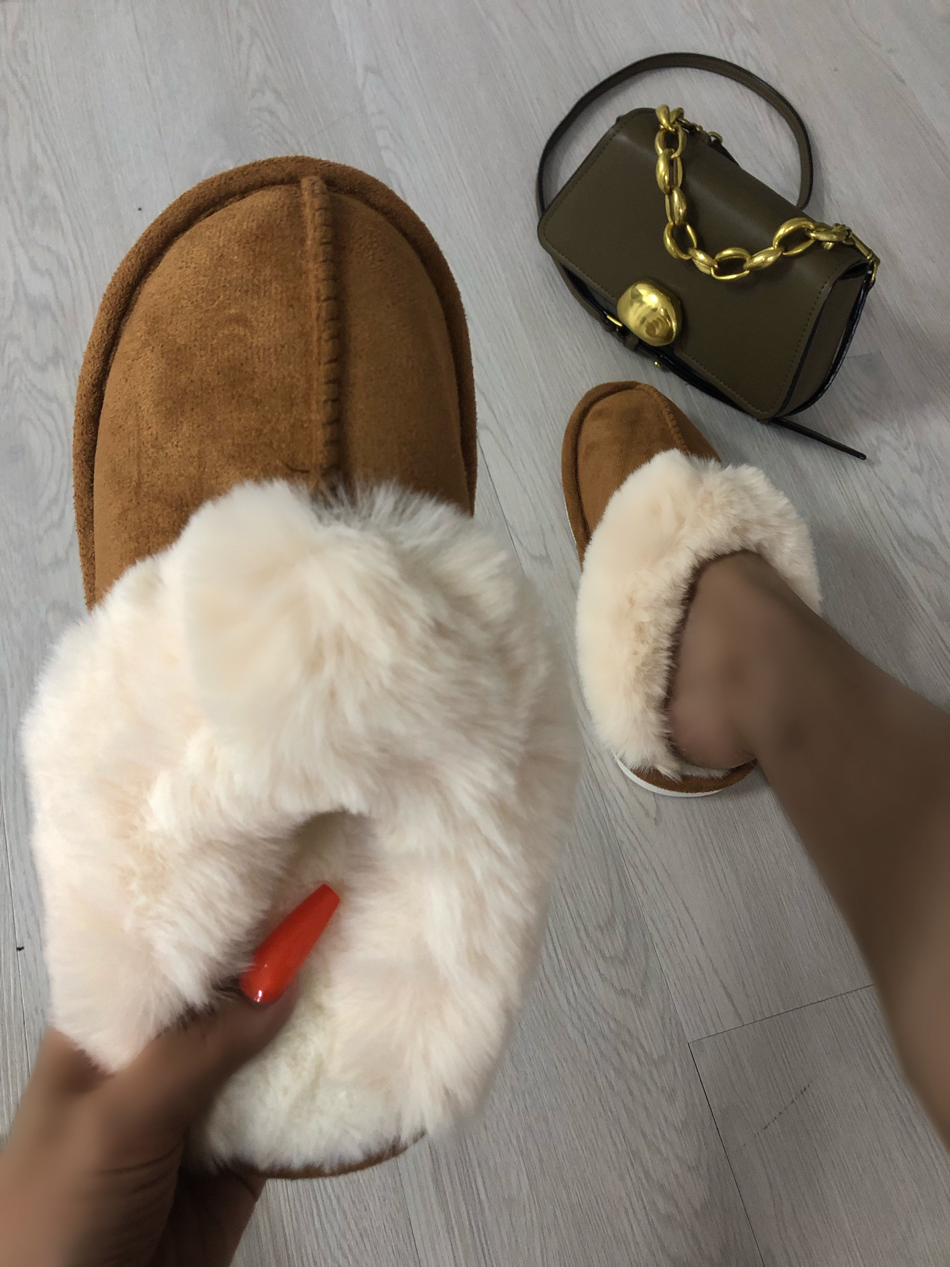 

LW Plush Round-toe Slippers, Brown