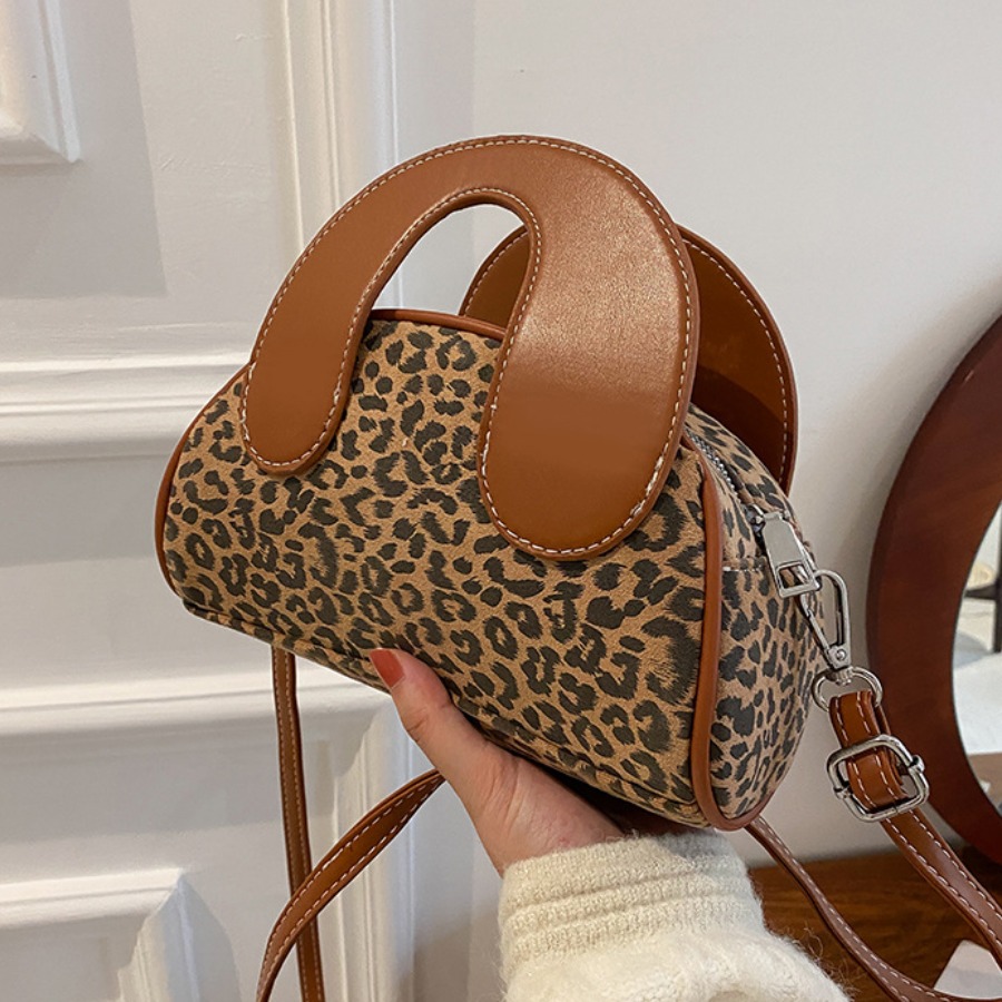 

LW Leopard Print Messenger Bag, Brown