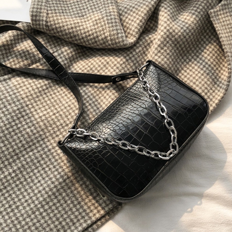 

LW Embossed Chain Decor Shoulder Bag, Black
