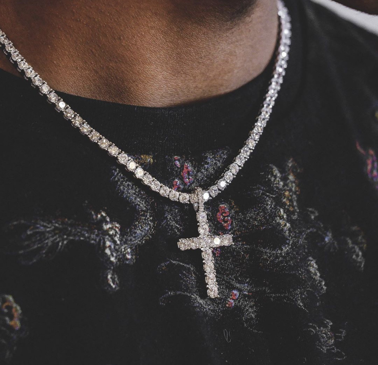 

LW Crystal Cross Decoration Necklace, Silver