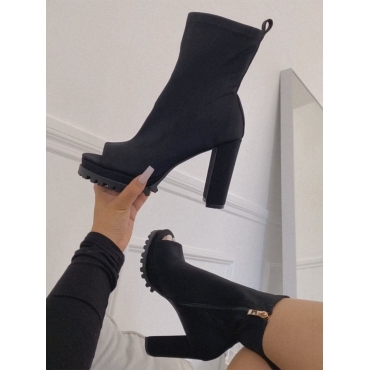 

LW Minimalist Round-toe Boots, Black