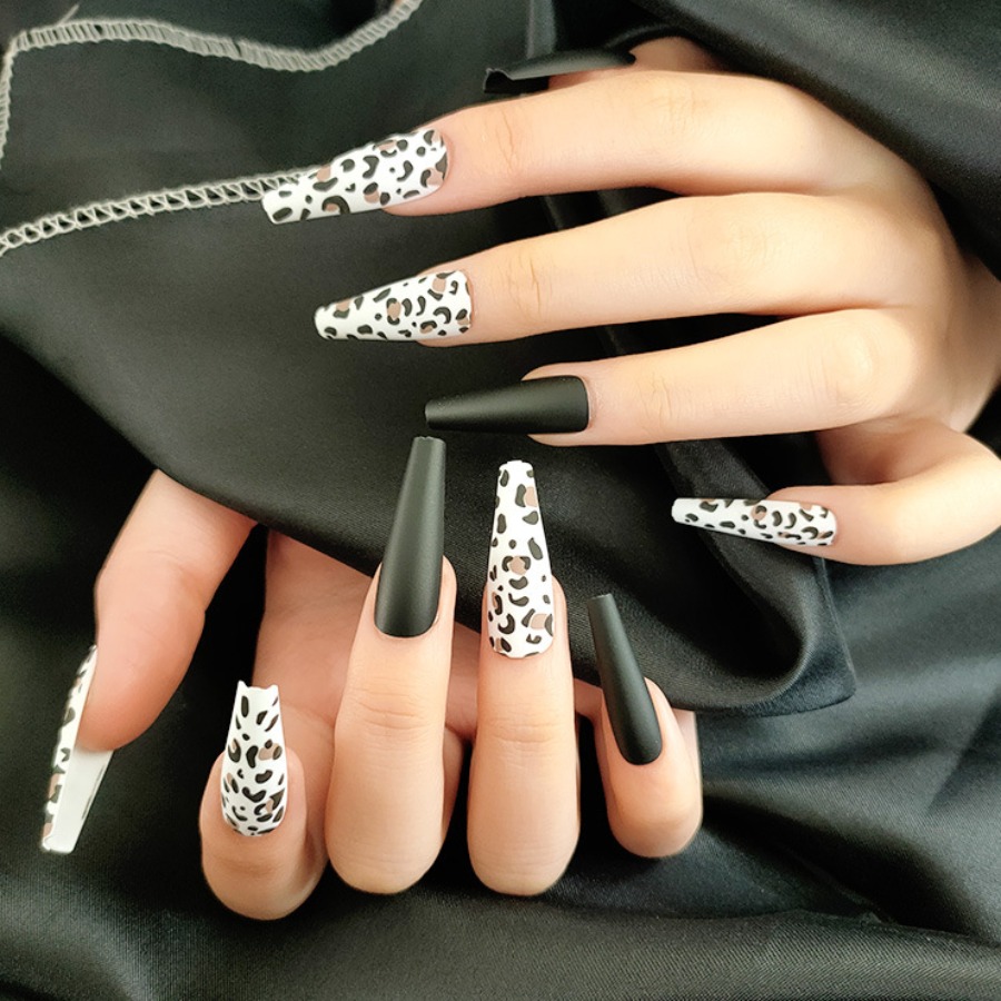 

LW Animal Print Patchwork Fake Nail, Black