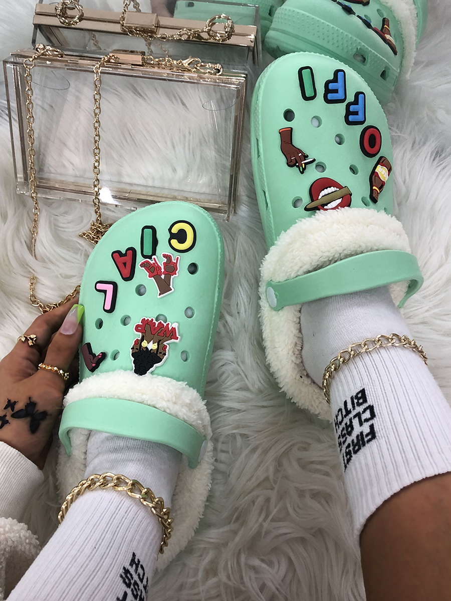 

LW Letter Decor Plush Slippers, Green