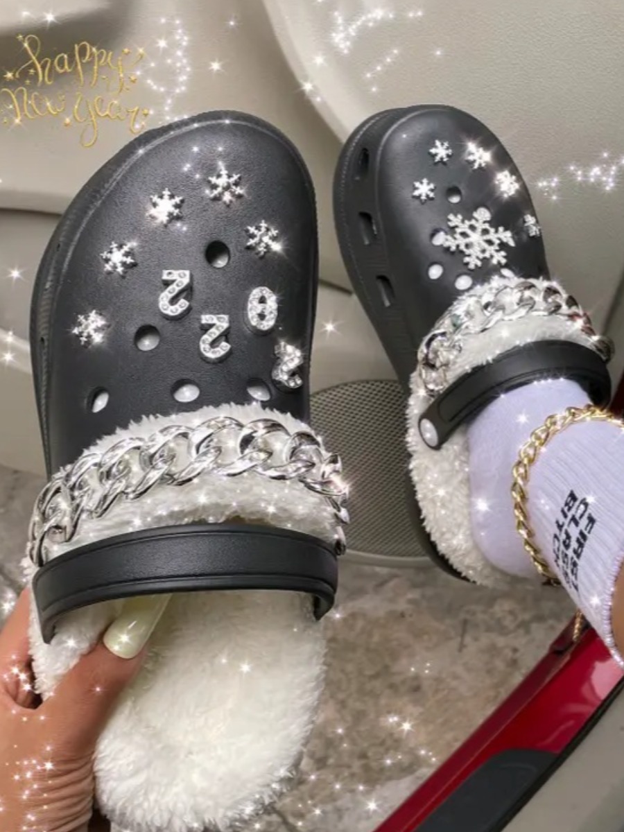 

LW Crystal Chains Snowflakes Slippers, Black