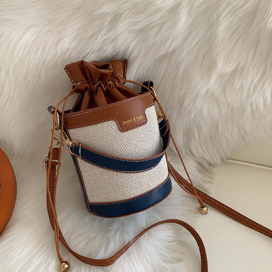

LW Drawstring Crossbody Bag, Blue