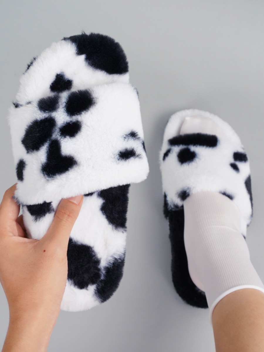 

LW BASICS Animal Print Plush Slippers, Black