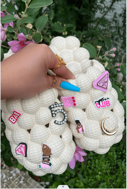 LW Peanut Design Letter Decor Slides