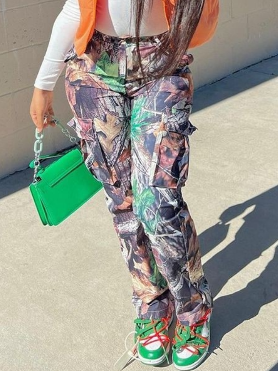 LovelyWholesale Mid-Waist Side Pocket Design Random Camo Print Cargo Pants Spring|Fall Casual Pocket Design Spring Summer 2024