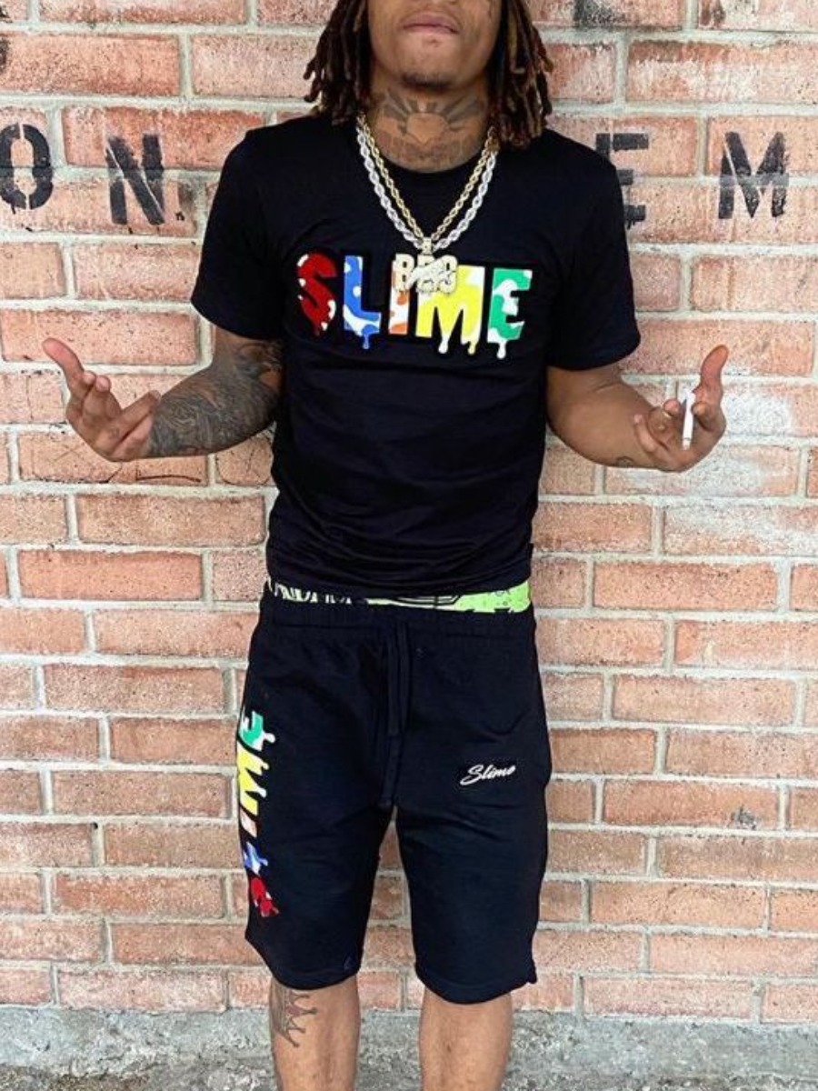 LovelyWholesale BASICS Men Letter Print Drawstring Shorts Set Summer Short Sleeve Casual Basic Round Neck Spring Summer 2024